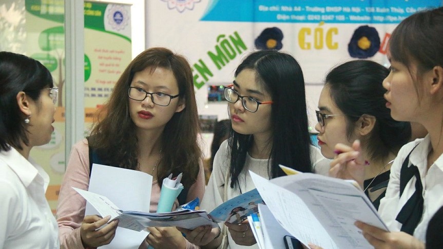 Giúp đỡ cung cấp thông tin chi phí sinh hoạt đại học cho các em học sinh cấp 3